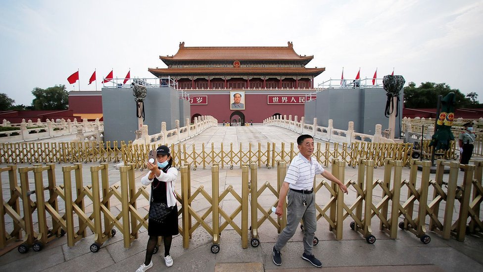 北京市中心的天安門地區已經開始安裝慶典的相關設備。