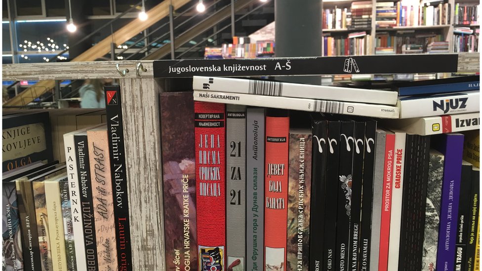 Odeljak s jugoslovenskom književnošću u knjižari