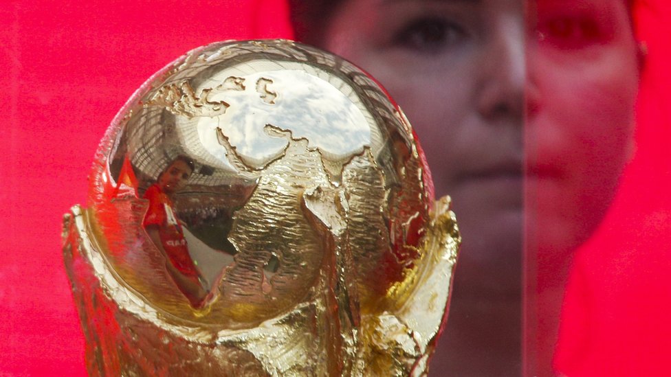 Esta semana también se inició la gira que el trofeo de la Copa del Mundo hará por Rusia. El trofeo de la Copa del Mundo de fútbol