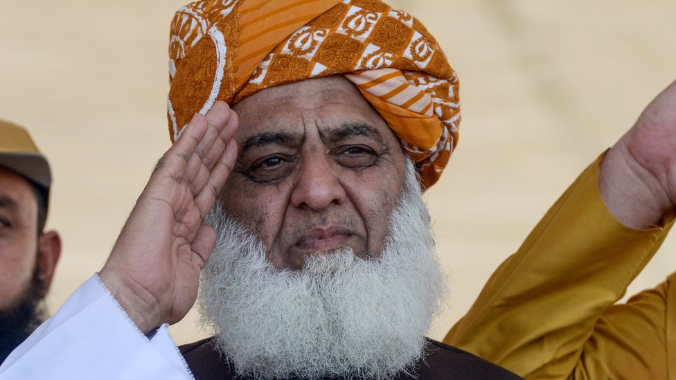 آزادی مارچ: مولانا فضل الرحمان کے پاس کون سی چابی ہے کہ ہر حکومت کا تالا کھول لیتے ہیں؟ - BBC News اردو