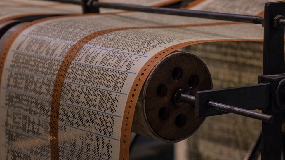 Una guerra manejada con las técnicas de análisis cuantitativas que se usaban en los negocios. Tarjetas perforadas