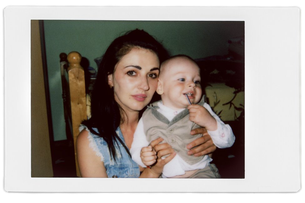 Полароидное фото Алины и ее сына