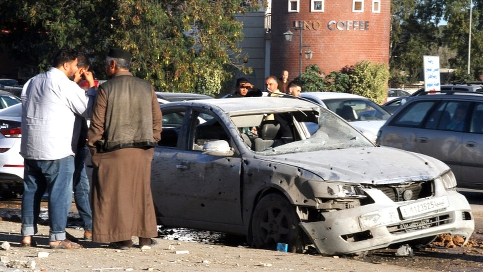Местный чиновник сообщил, что 26 декабря 2019 года в городе Завия к западу от Триполи был нанесен воздушный удар, в результате которого погибли по меньшей мере два мирных жителя