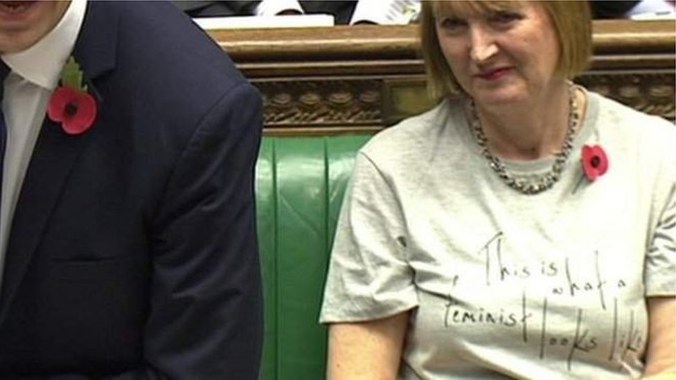 Гарриет Харман в футболке с надписью «Вот как выглядит феминистка» в магазине Commons