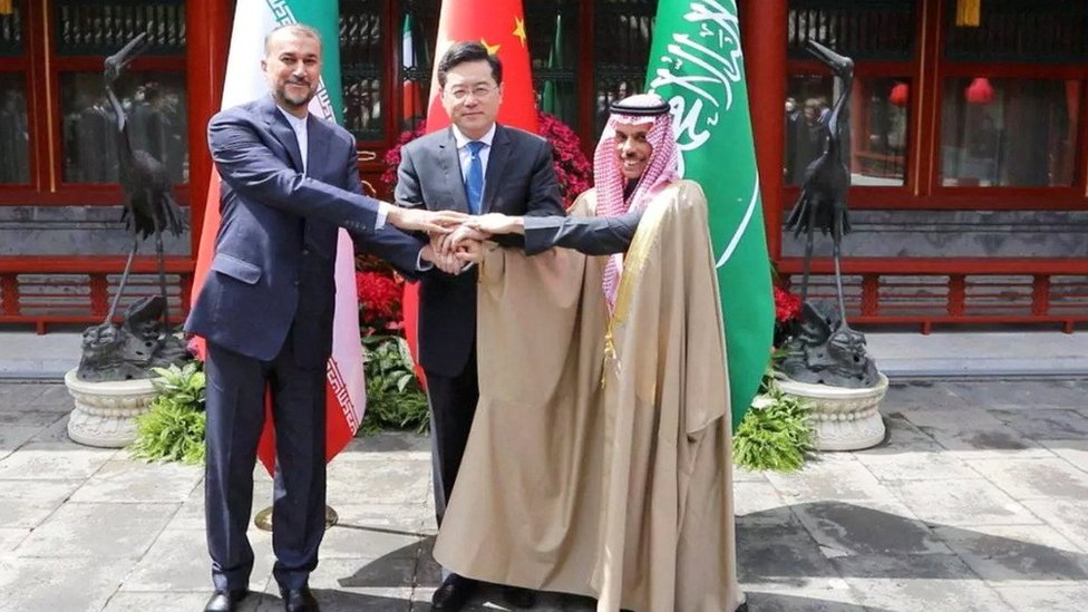 إنجاز كبير للصين باتفاق السعودية وإيران، وسط انسحاب بطيء لأمريكا من الشرق الأوسط : في الإندبندنت 1 لقاء تاريخي يجمع وزيري خارجية السعودية وإيران في الصين