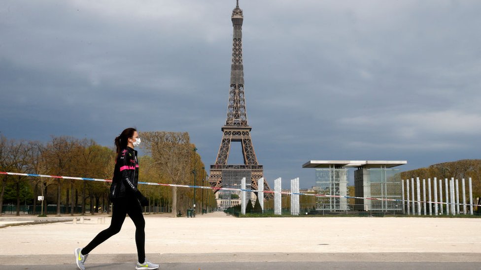 Jogger Près De La Tour Eiffel, Paris