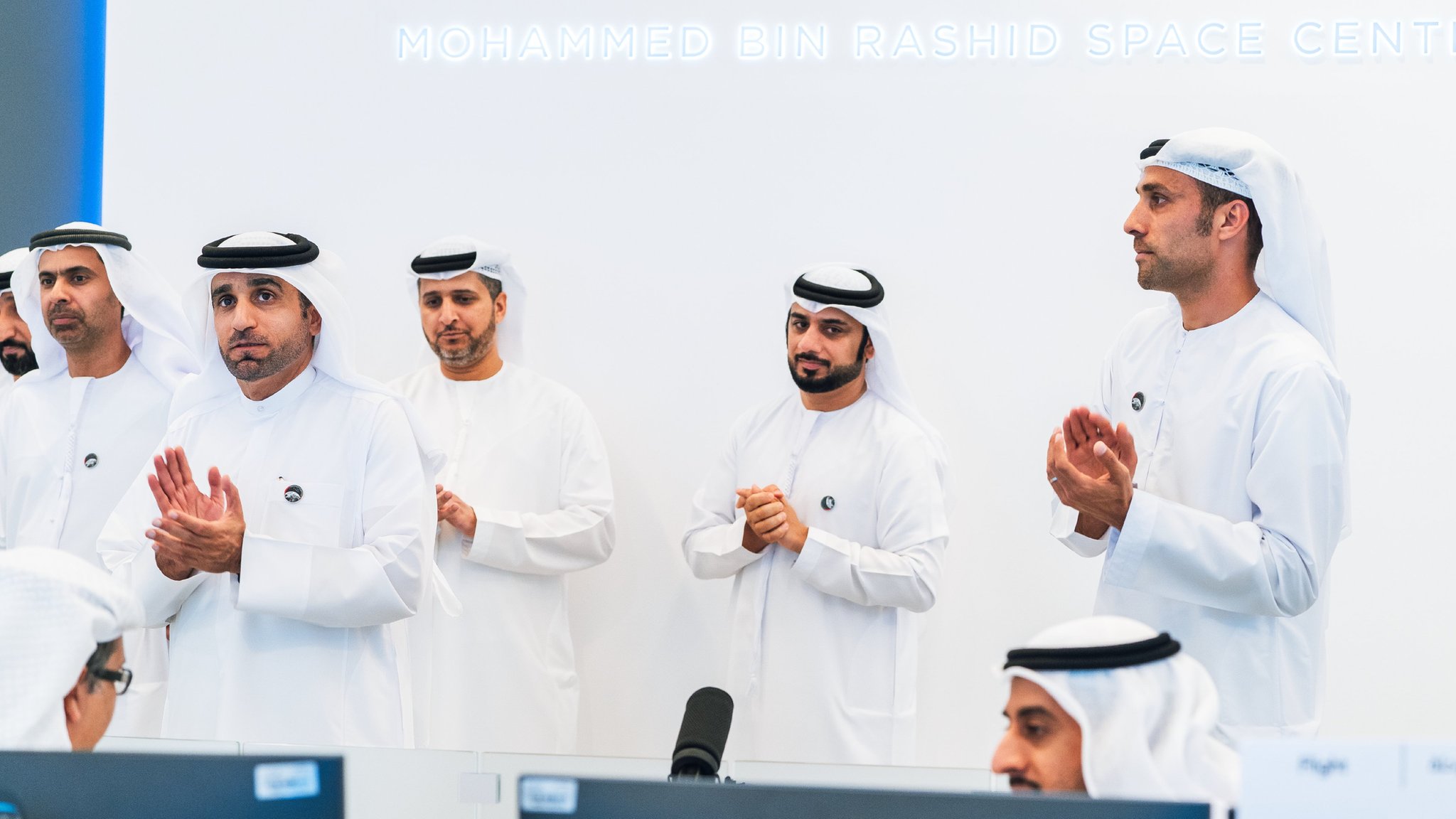 المستكشف راشد: جدل عبر منصات التواصل بعد فشل أول مهمة عربية على سطح القمر 3 فريق مركز محمد بن راشد للفضاء