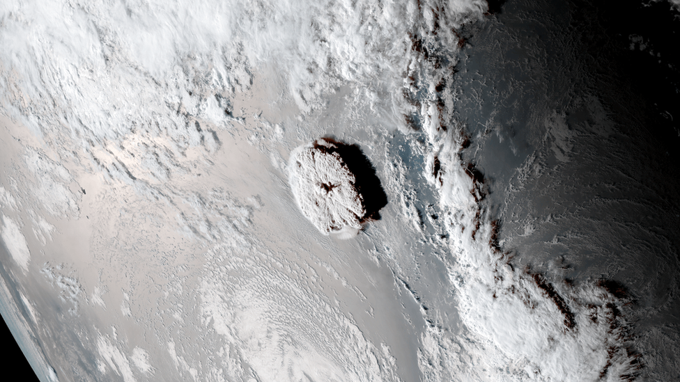 Imagen satelital de la erupción del volcán.