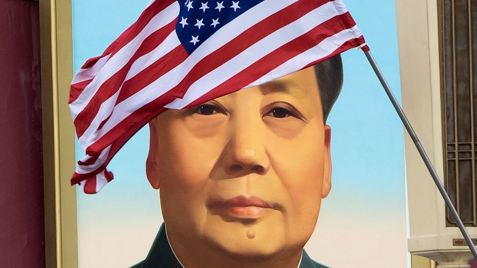 毛澤東像與美國國旗