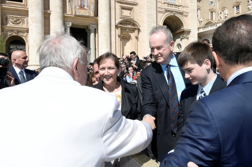 Фотограф из Ватикана запечатлел, как О'Рейли встречает Папу после своего публичного выступления в среду