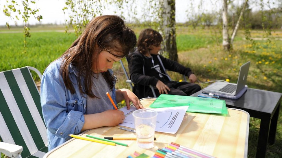 Дети учатся в Чишице-Дольне, на юго-востоке Польши, 24 апр 20