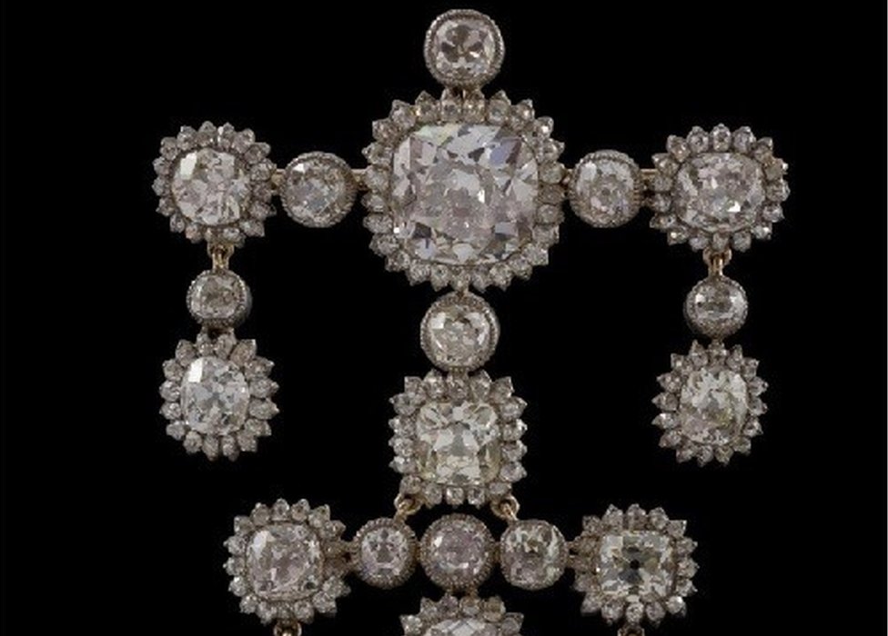 Алмазные капли и другие кулоны с бриллиантами