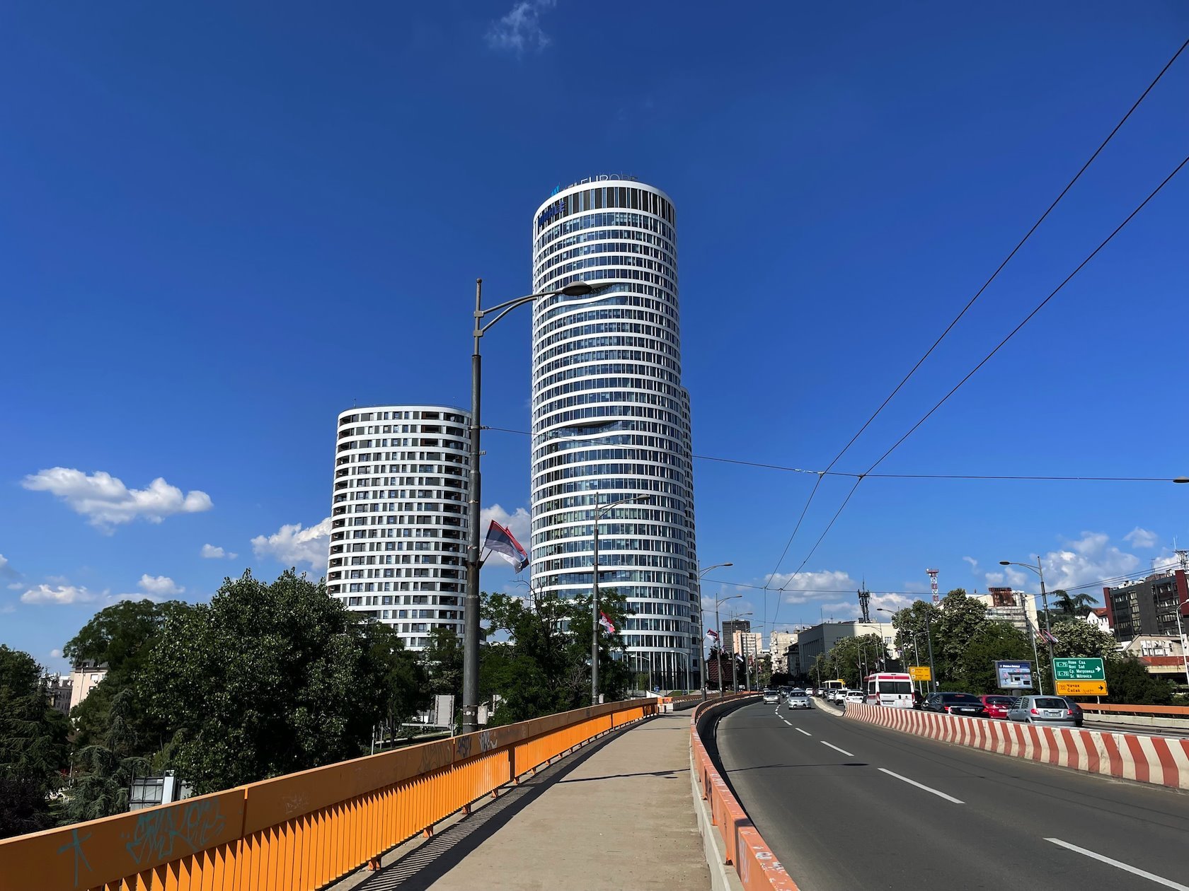 Na mestu nekadašnje zgrade Saveznog MUP-a danas se nalaze tri nebodera i tržni centar izgrađenih u okviru stambeno-poslovnog kompleksa „Skajlajn Belgrejd"