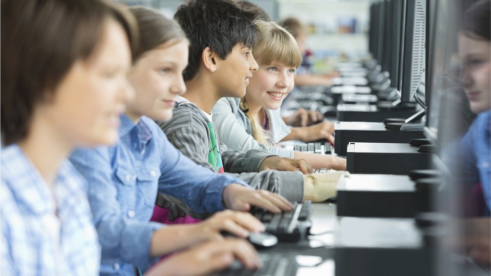 Дети за компьютерами