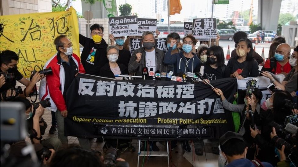 香港民主派領袖未經批准集結案被判監8至18個月