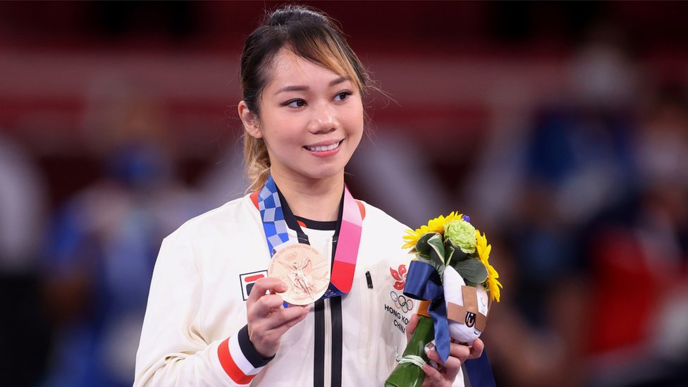 Bronze medallist Mo Sheung Grace Lau of Hong Kong holds her medal.