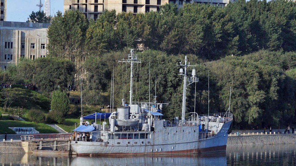 El USS Pueblo anclado en Pyongyang