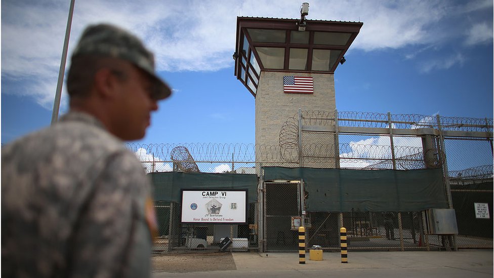 El exterior de la base de Guantánamo