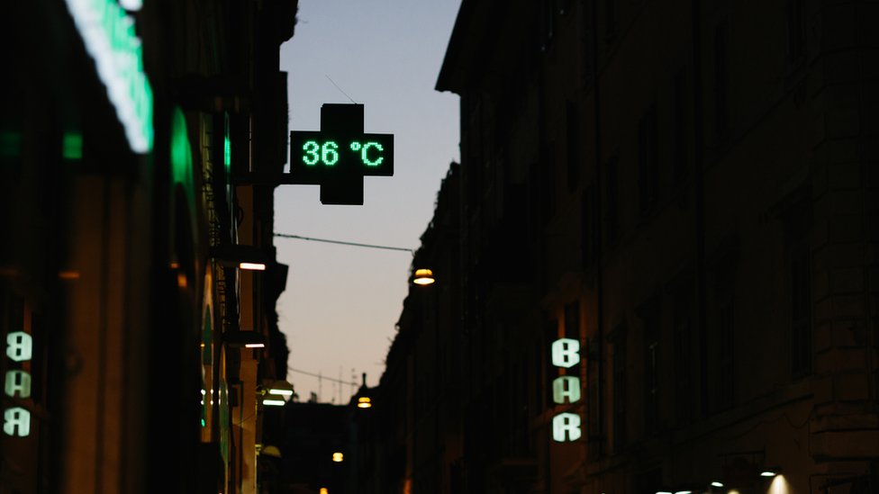 El termómetro marca 36 °C durante una ola de calor en Roma