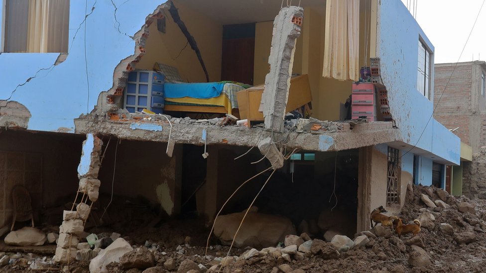 Casa destruida en Aplao, Arequipa, en el sur de Perú.