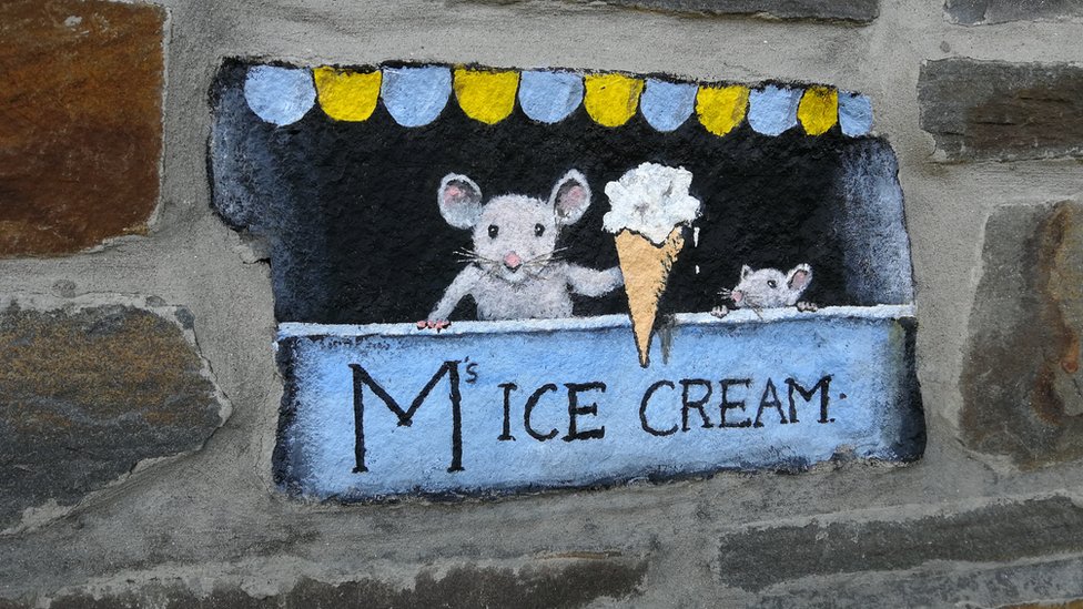 Мыши продают мороженое