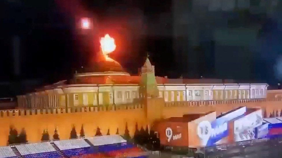 Momento de la explosión de un presunto dron sobre el Kremlin.
