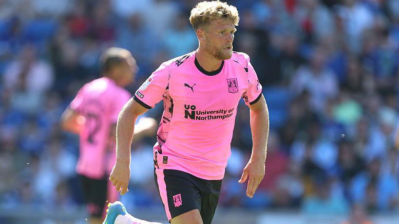 Cameron McGeehan: Barnsley re-sign midfielder from Northampton - BBC Sport