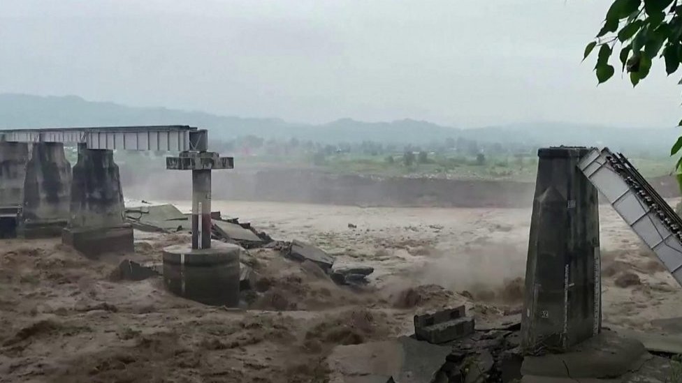 India monsoon rains cause fatal bridge collapse