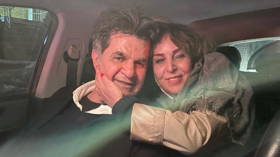 المخرج السينمائي الإيراني جعفر بناهي (إلى اليسار) وزوجته طاهرة السعيدي. الصورة: 3 فبراير/شباط 2023