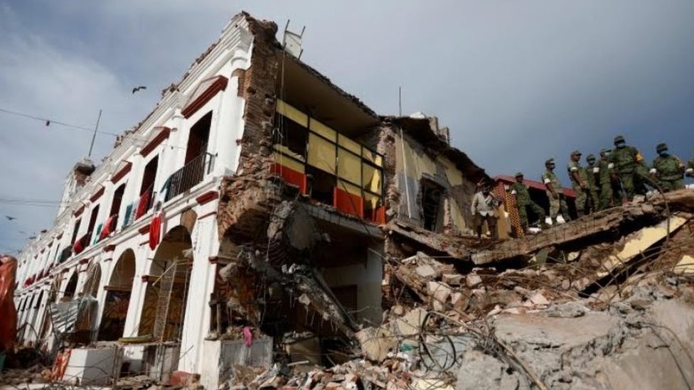 Además de los daños materiales, en los estados de Oaxaca, Chiapas y Tabasco tuvieron la muerte de decenas de personas. El ejercito en labores de rescate