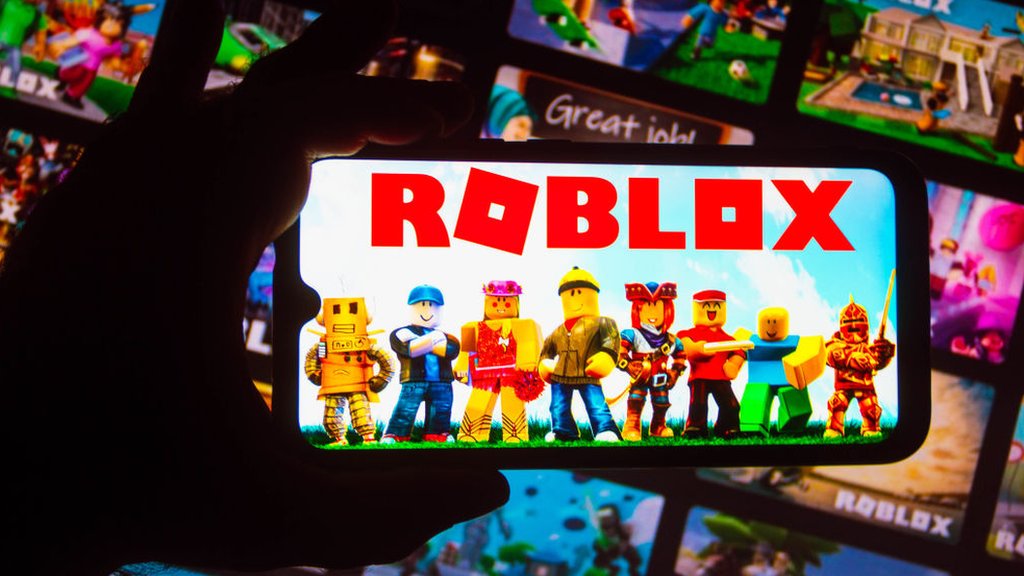 Roblox - It's more fun when you play Roblox with friends