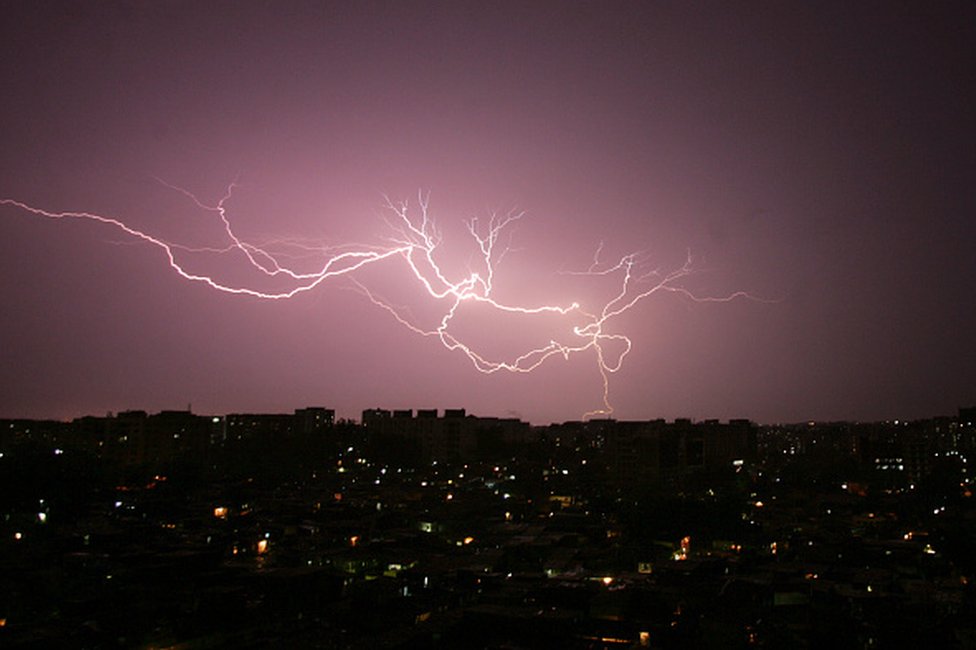 البرق: تعرف على الصواعق التي تتسبب في مقتل الآلاف في الهند 1 برق في الهند