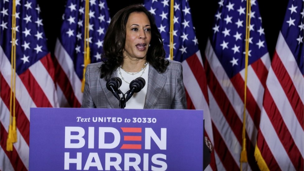 Trump stokes 'birther' theory about Kamala Harris