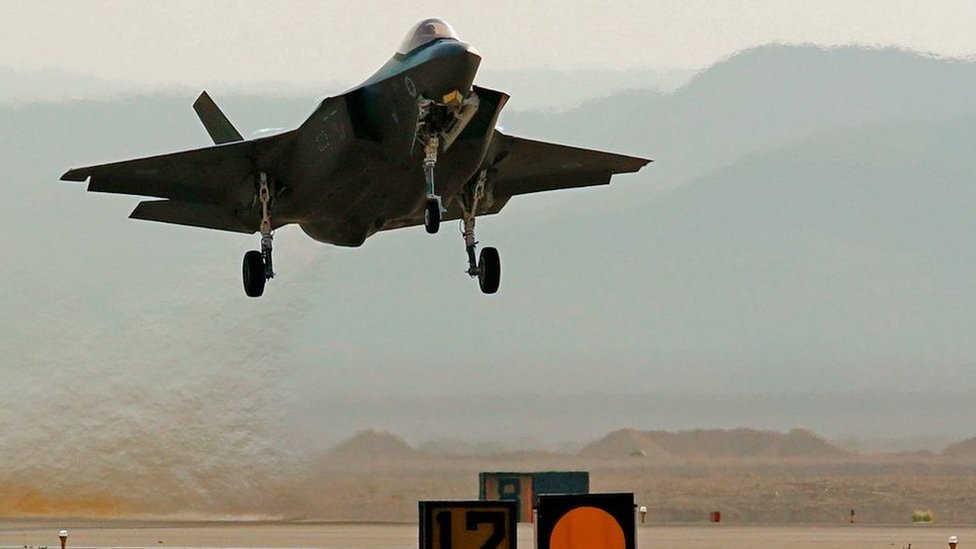 Израильский истребитель F-35 принимает участие в учениях на авиабазе Овда к северу от израильского города Эйлат (11 ноября 2019 г.)