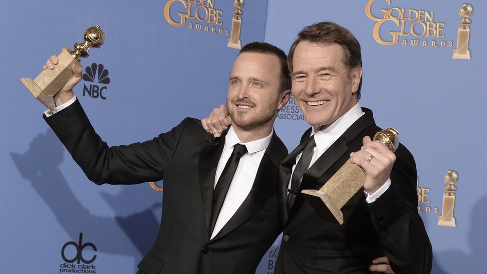 El éxito de la serie de TV Breaking Bad se tradujo en numerosos premios. Los actores Aaron Paul (izquierda) y Bryan Cranston.