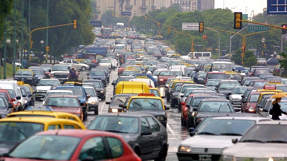 El mal sistema de transporte es una de las principales causas que impiden el progreso de la región. Congestión vehicular