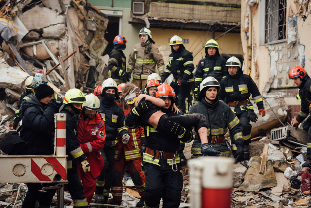 Rescate de víctimas del ataque en Dnipro