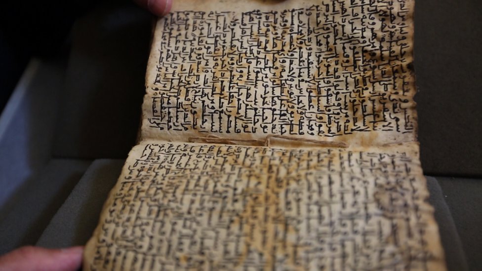 عثر في المكتبة على مخطوطة للأناجيل الأربعة كتبت بالخط الكوفي