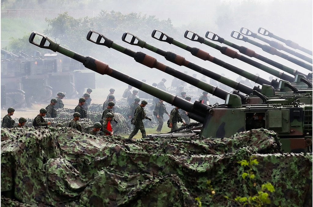 8月7日，台灣士兵在台中沿海地區部署M109美製自行榴彈炮進行實彈炮兵訓練