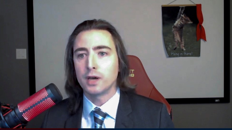 Keith Gill en su audiencia ante el Comité de Servicios Financieros de la Cámara de Representantes de EE.UU.