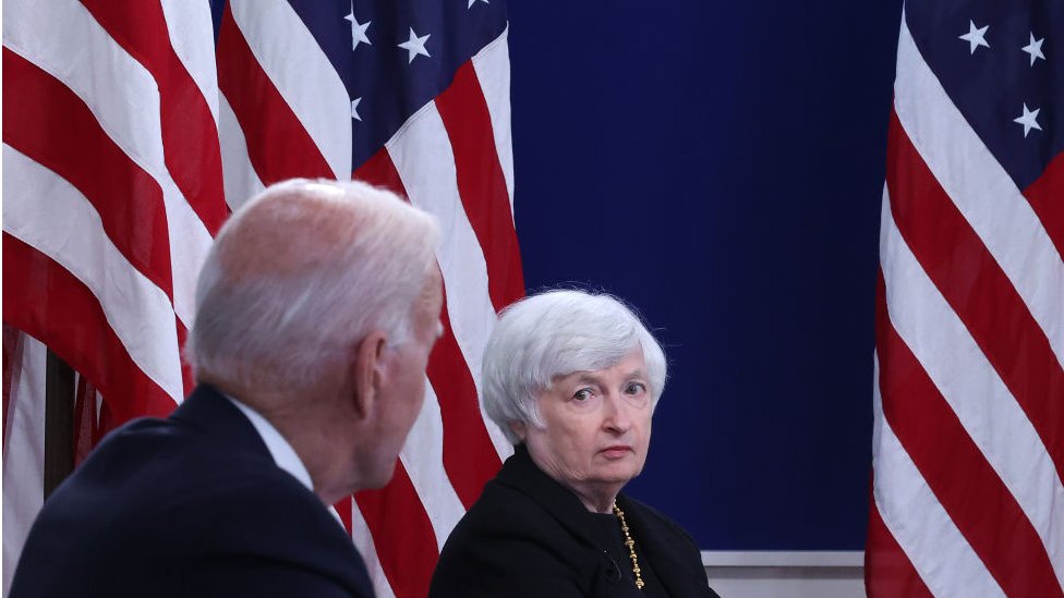 El presidente Joe Biden y la secretaria del Tesoro Janet Yellen