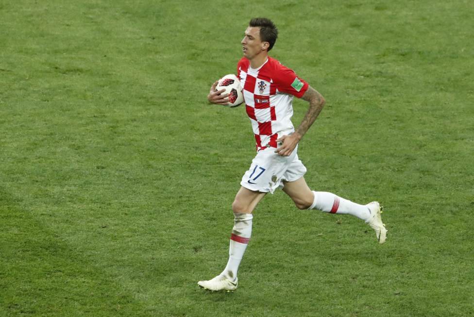 Gol Mandzukic membuat Kroasia memperkecil ketertinggalan menjadi 4-2 (Reuters)