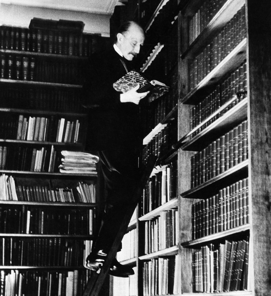 Planck en su biblioteca