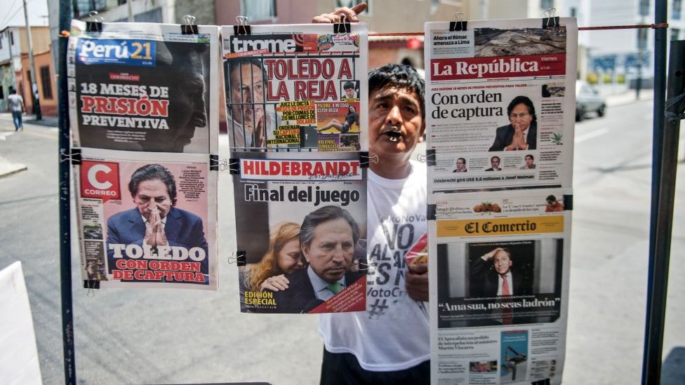 Dos órdenes de arresto preventivo pesan ahora sobre Toledo. Diarios con información sobre la orden de captura a Toledo.