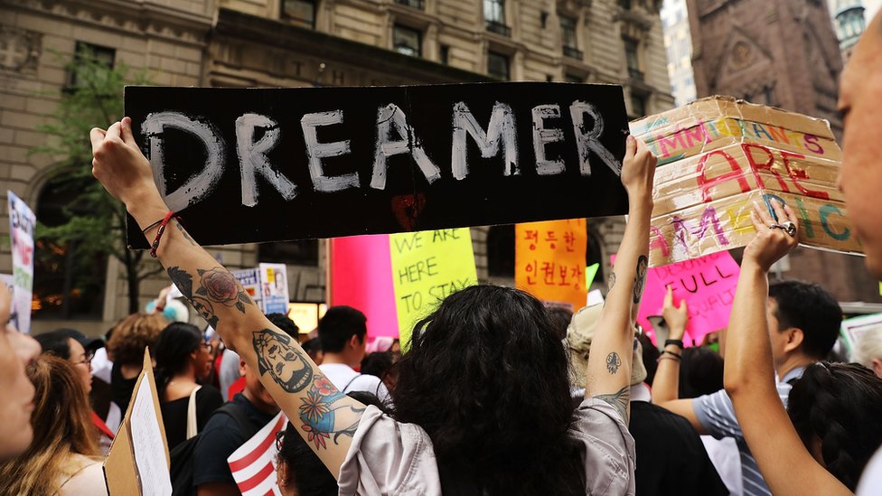 Los dreamers, o soñadores, han estado exigiendo durante años un camino hacia la obtención de una estancia legal en Estados Unidos. Una manifestación de dreamers