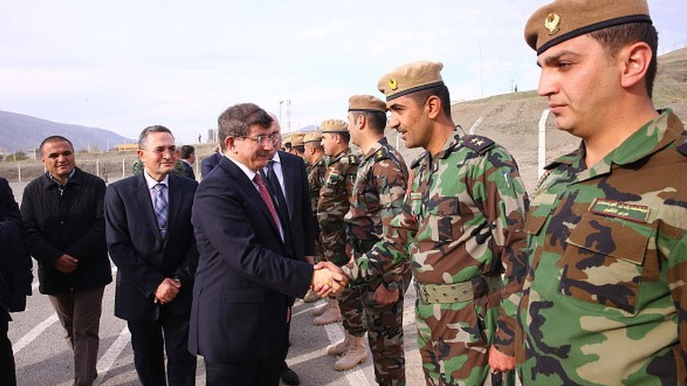 Davutoğlu, Irak'ta IŞİD'e karı savaşan Peşmerge'yi ziyaret etmişti