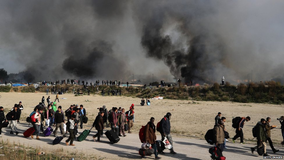 Calais 'Jungle' Cleared Of Migrants, French Prefect Says - BBC News