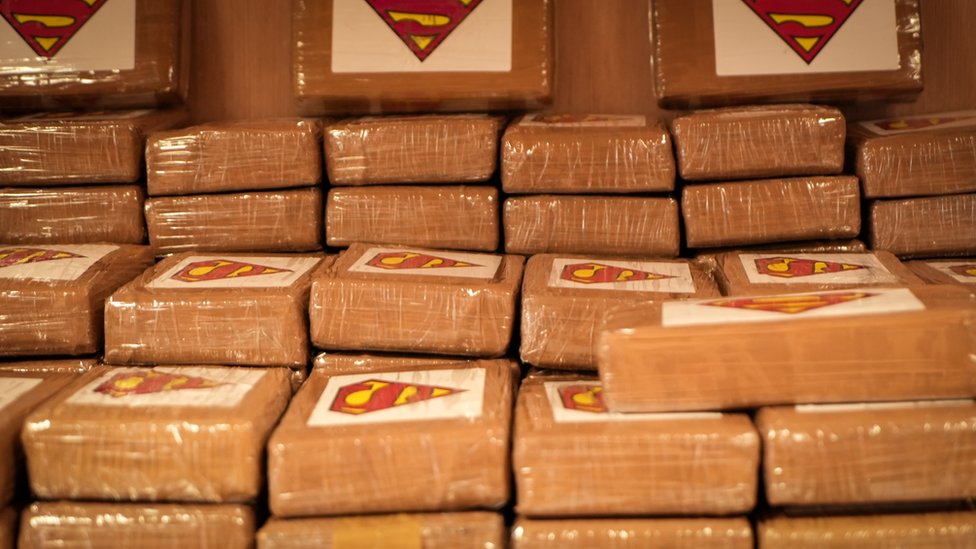 Los bloques de cocaína estaban estampados con el logo de Superman.