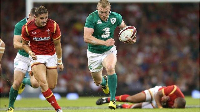 Wales-Ireland: Keith Earls scores after Eli Walker spill