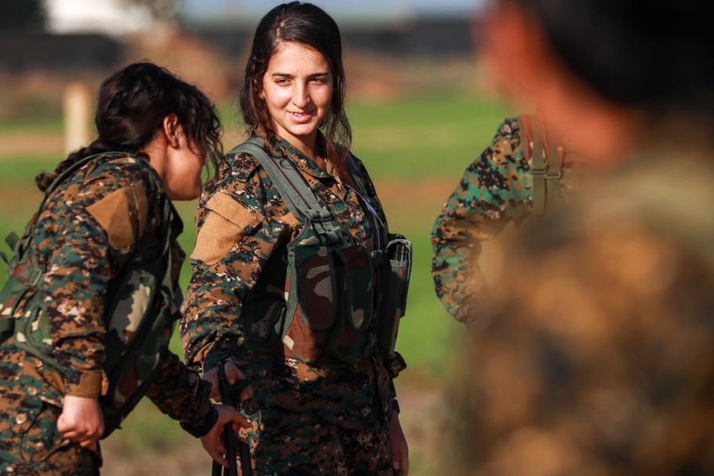 مقاتلات كرديات بعد معارك تل تمر، شمال شرق سوريا، ديسمبر 2018